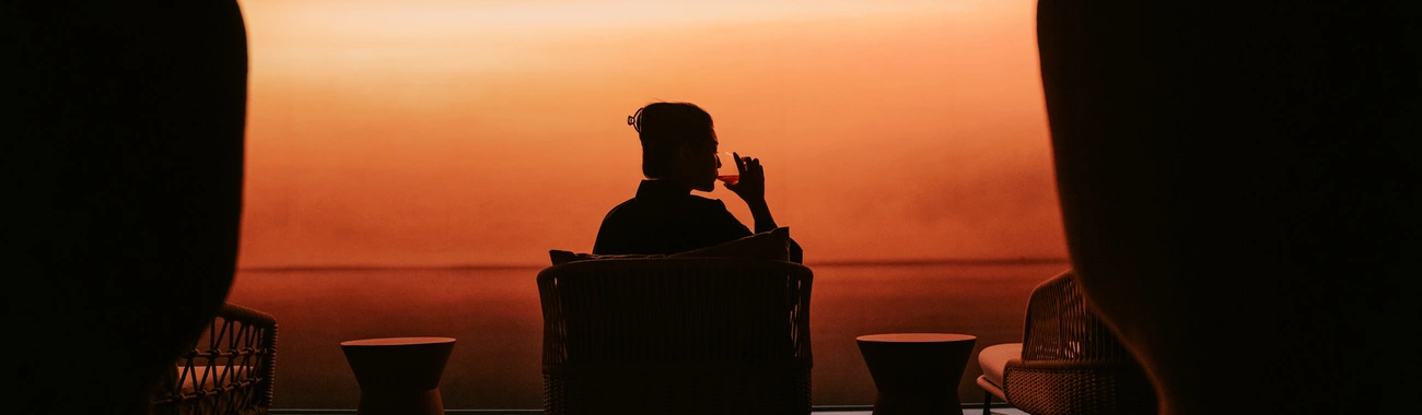 Hot Spring Lounge| Image